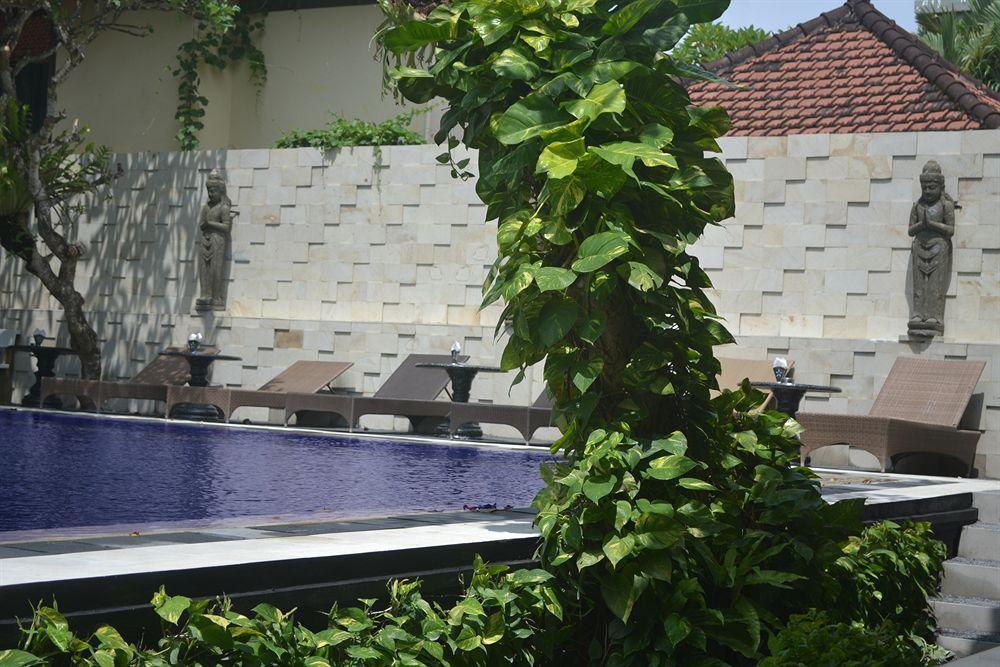Hotel The Taman Ayu 4*